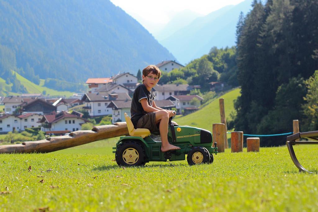 Hotel Ladestatthof Neustift im Stubaital Exterior foto